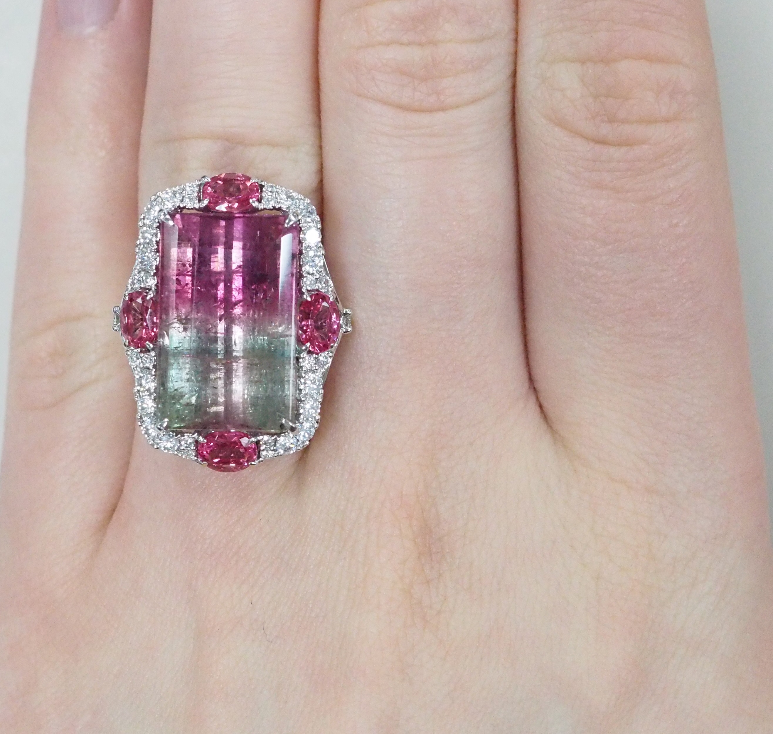 Кольцо из белого золота с турмалином